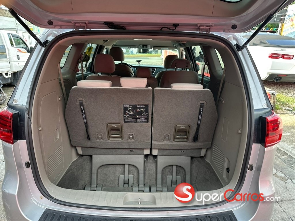 2019 Kia Sedona LX — foto 6 / 9