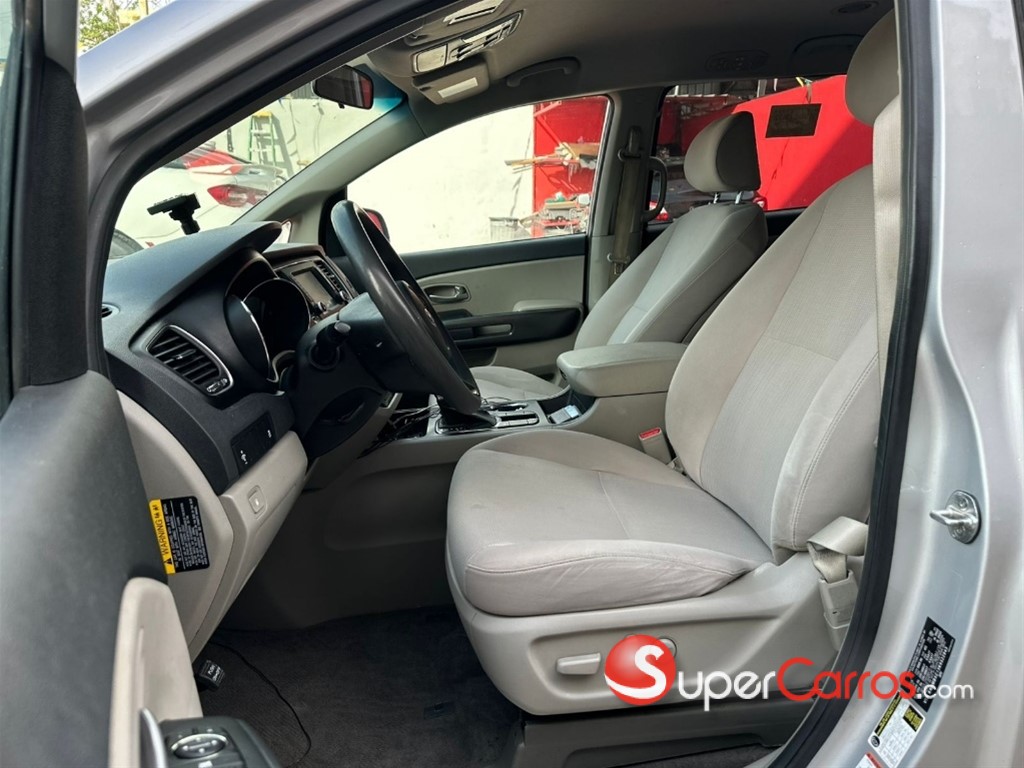 2019 Kia Sedona LX — foto 8 / 9
