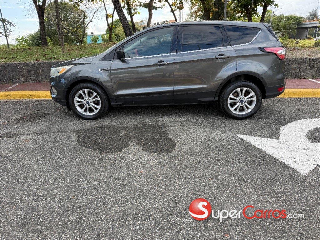 2017 Ford Escape SE — foto 2 / 12