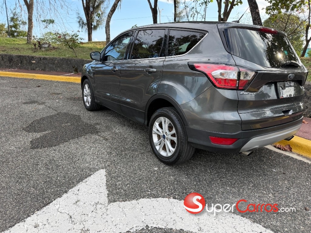 2017 Ford Escape SE — foto 3 / 12