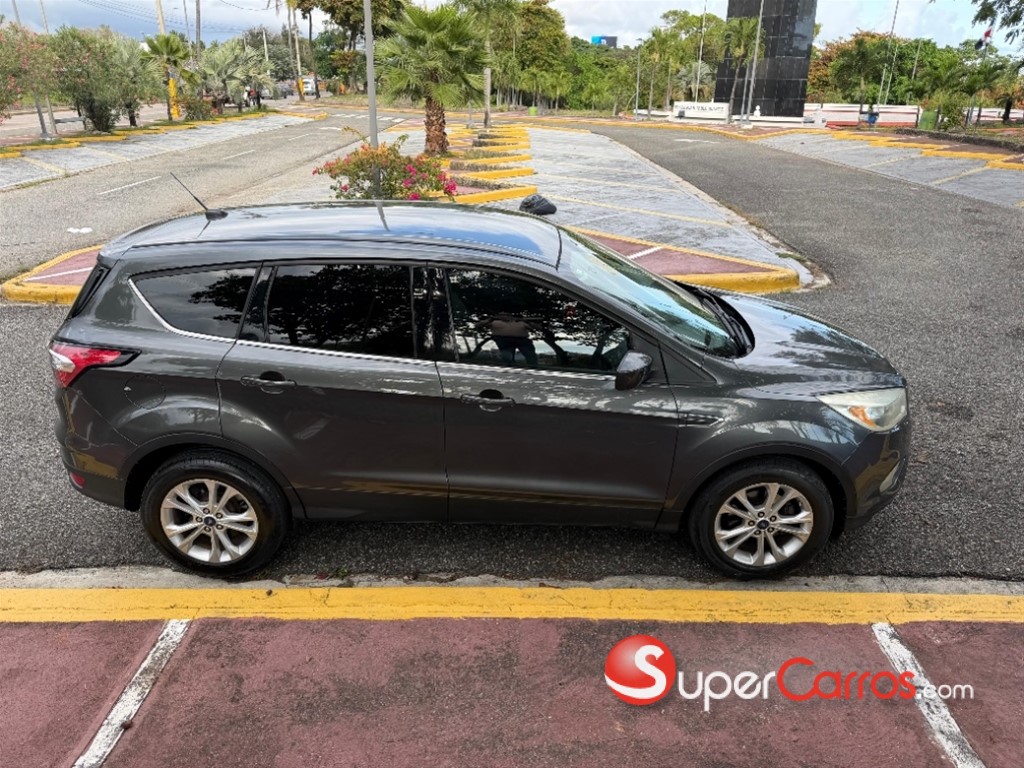 2017 Ford Escape SE — foto 6 / 12
