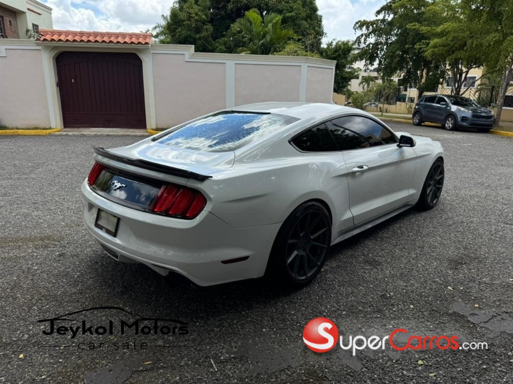 2016 Ford Mustang Ecoboost — foto 6 / 11