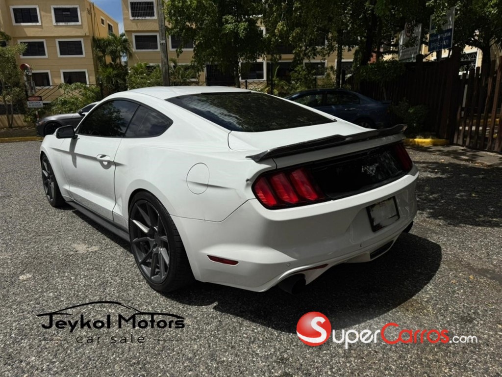 2016 Ford Mustang Ecoboost — foto 8 / 11