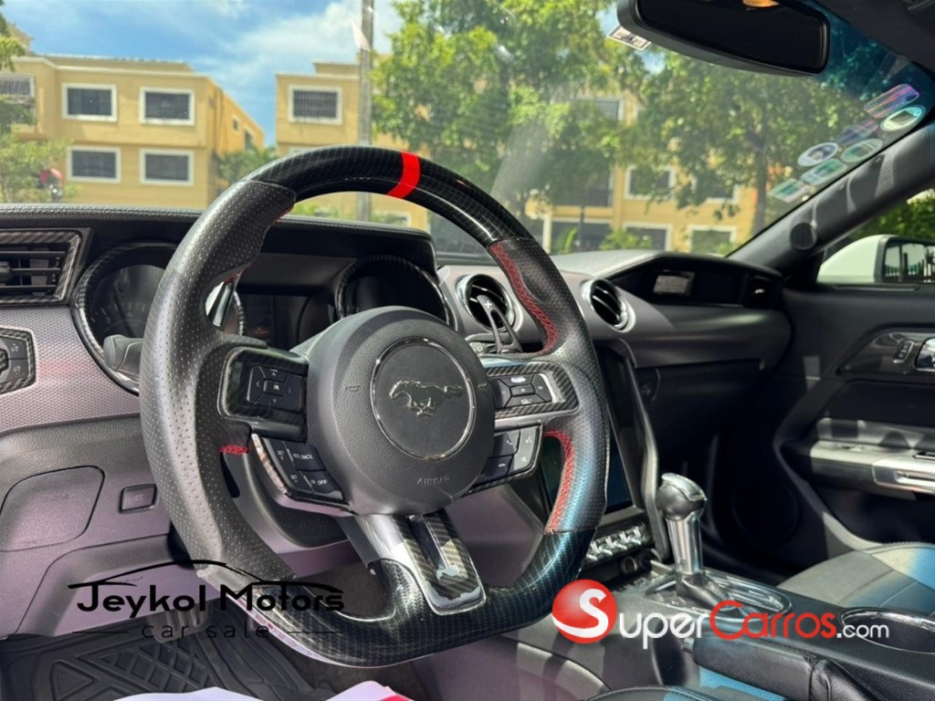 2016 Ford Mustang Ecoboost — foto 9 / 11