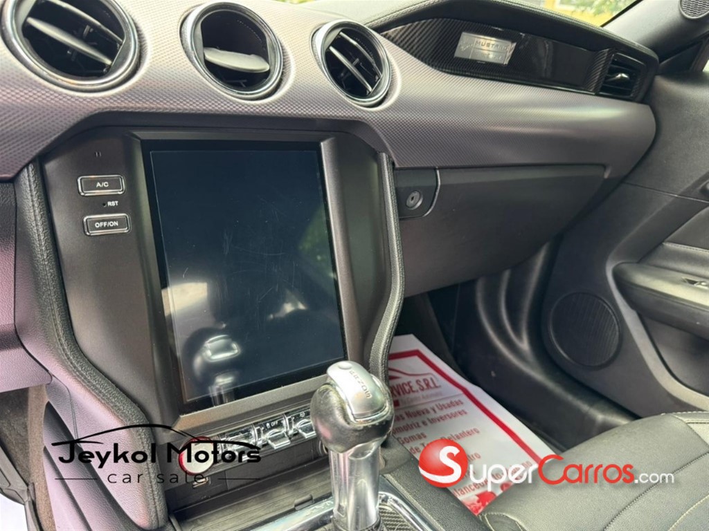 2016 Ford Mustang Ecoboost — foto 11 / 11