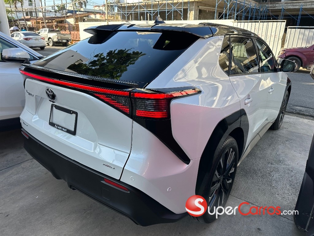 2027 Toyota BZ4X — foto 4 / 8