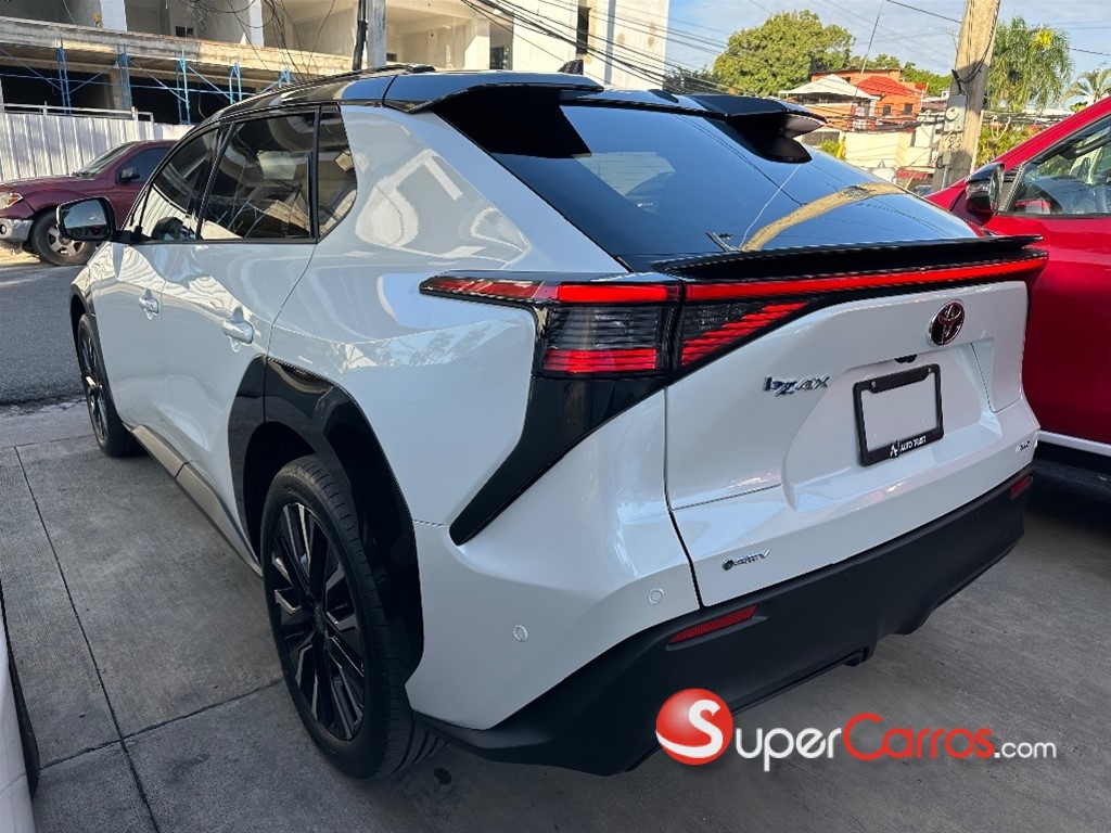 2027 Toyota BZ4X — foto 5 / 8