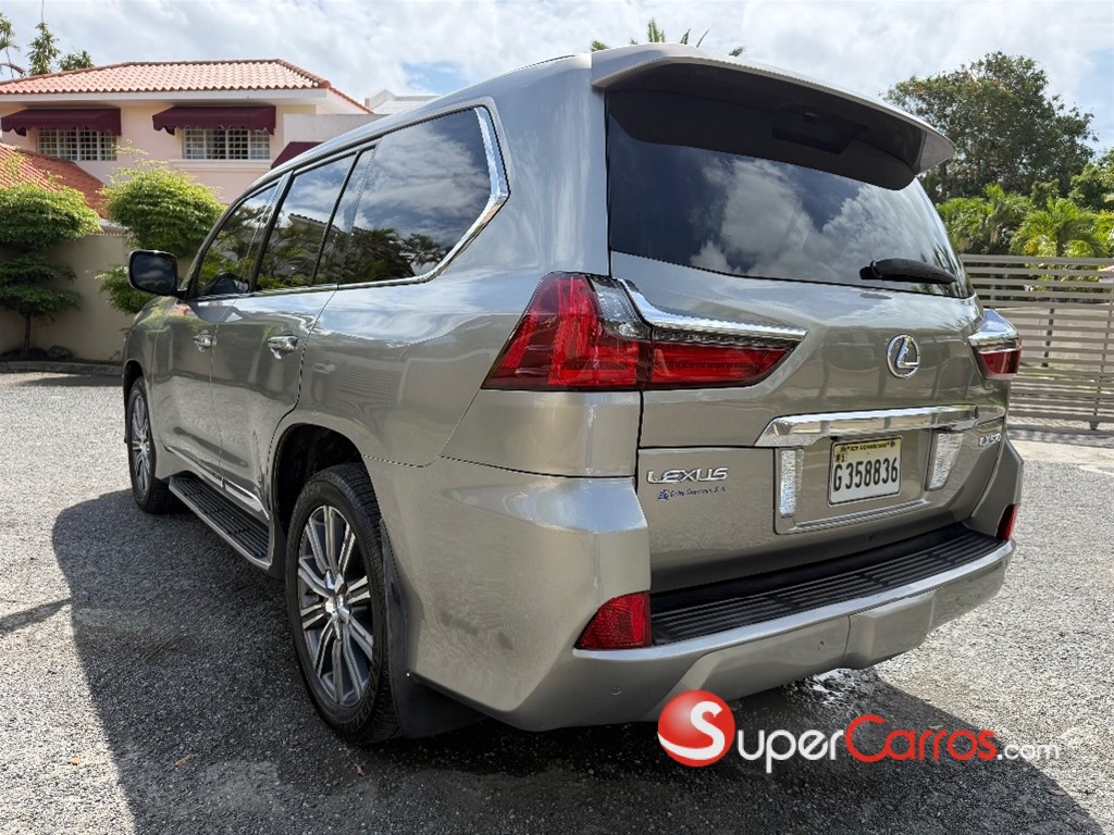 2016 Lexus LX 570 — foto 6 / 12