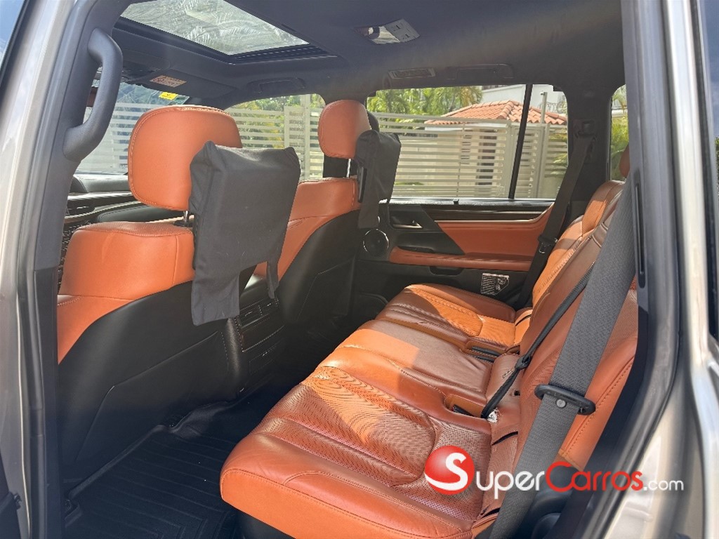 2016 Lexus LX 570 — foto 8 / 12