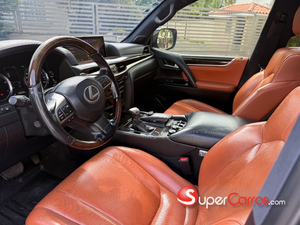 2016 Lexus LX 570 — foto 9 / 12