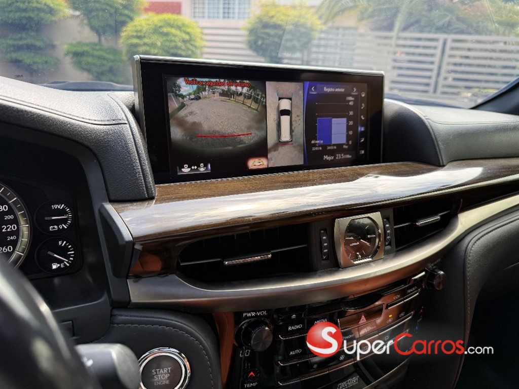 2016 Lexus LX 570 — foto 11 / 12