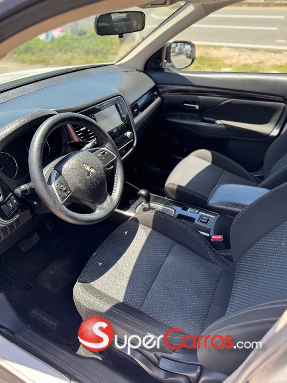 2020 Mitsubishi Motors Outlander — foto 8 / 12