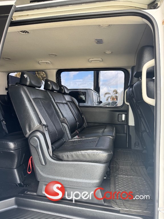 2022 Hyundai Staria — foto 7 / 10