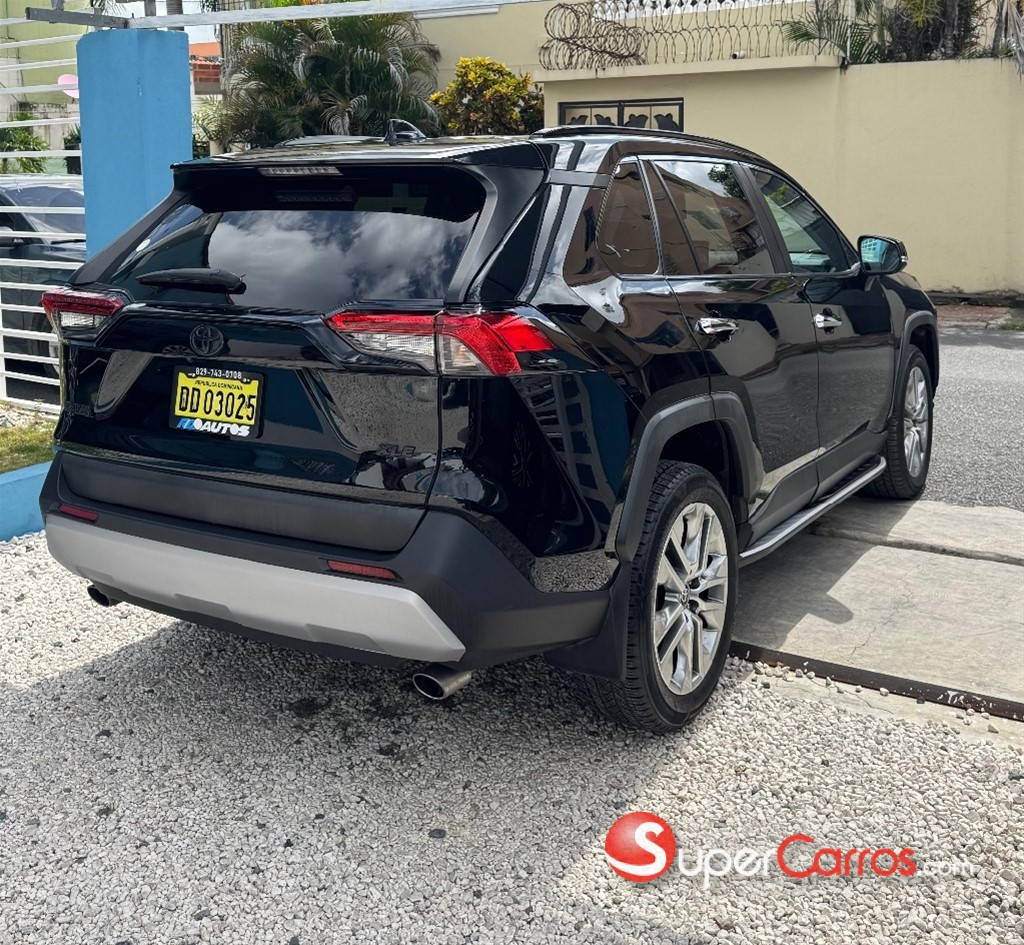 2023 Toyota RAV4 XLE Premium — foto 5 / 8