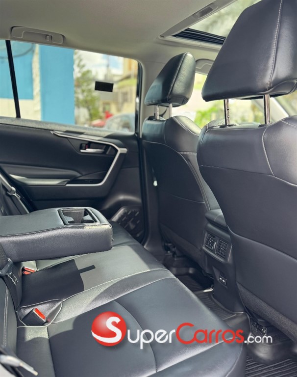 2023 Toyota RAV4 XLE Premium — foto 6 / 8