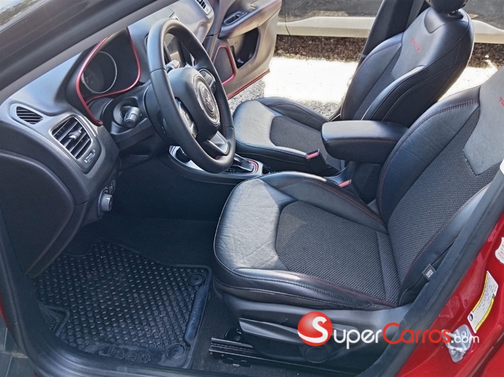 2020 Jeep Compass TrailHawk — foto 6 / 12