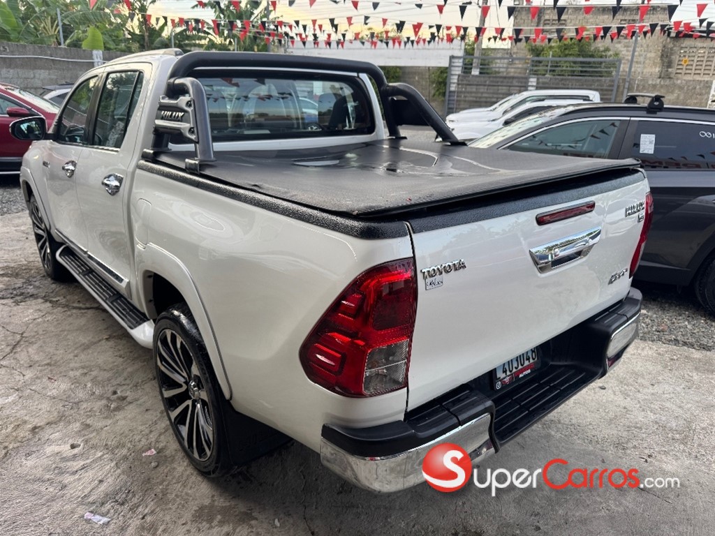 2020 Toyota Hilux Limited Revo — foto 5 / 12
