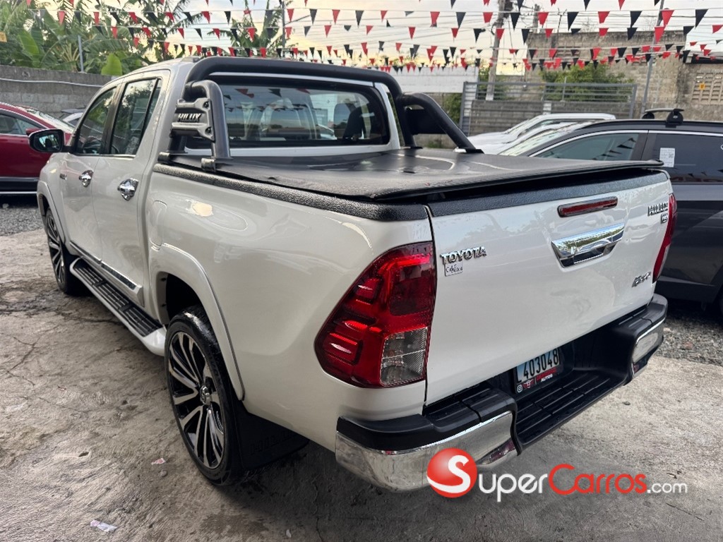 2020 Toyota Hilux Limited Revo — foto 6 / 12