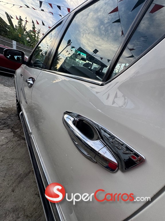 2020 Toyota Hilux Limited Revo — foto 8 / 12