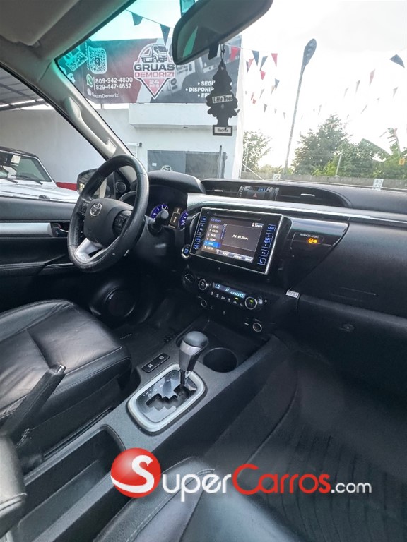 2020 Toyota Hilux Limited Revo — foto 10 / 12