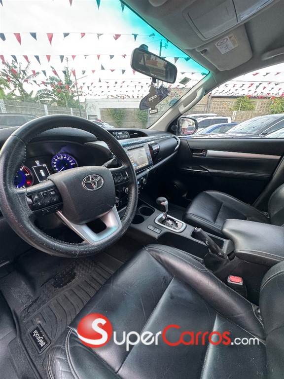 2020 Toyota Hilux Limited Revo — foto 11 / 12