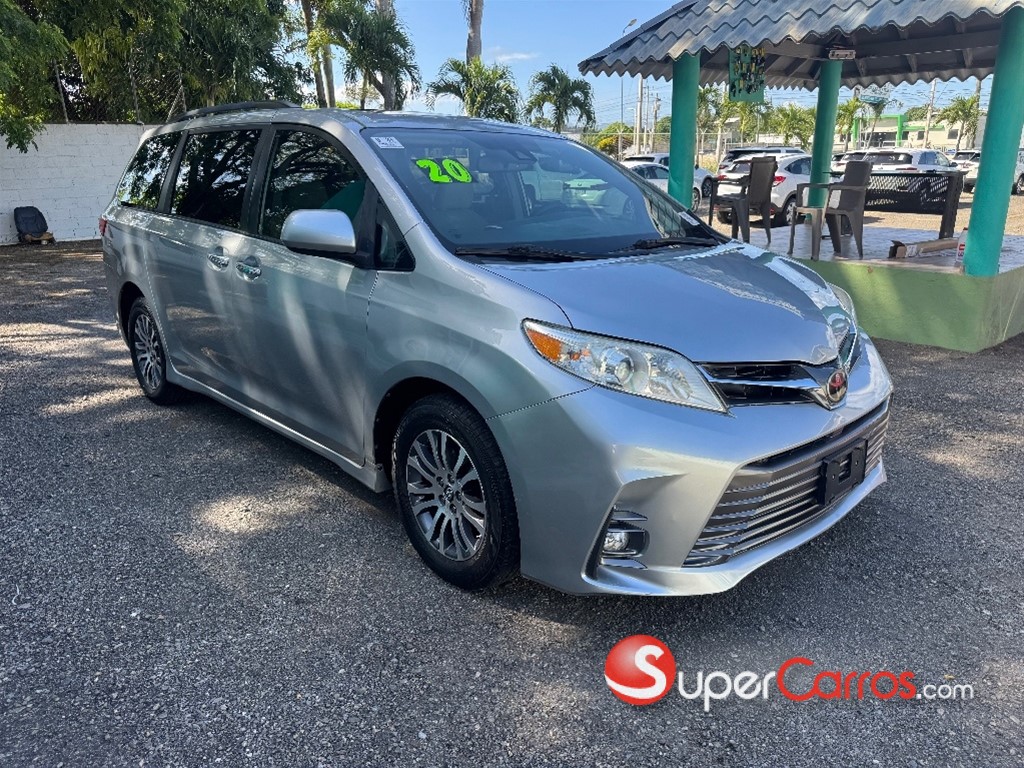 2020 Toyota Sienna XLE