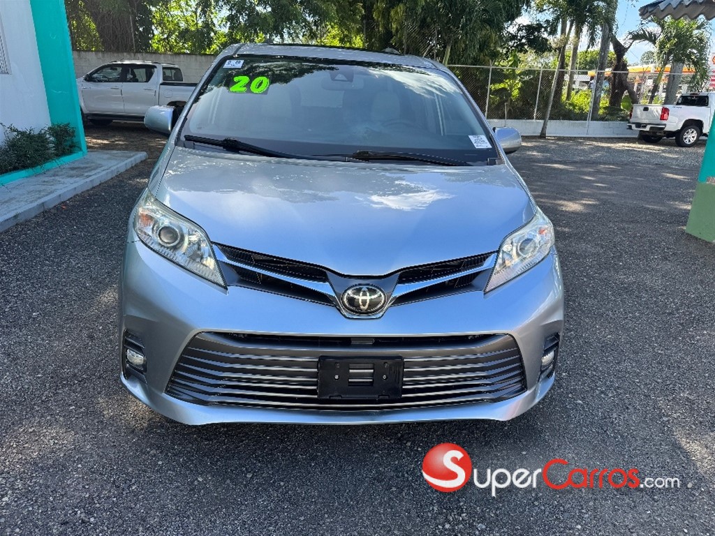 2020 Toyota Sienna XLE — foto 2 / 10