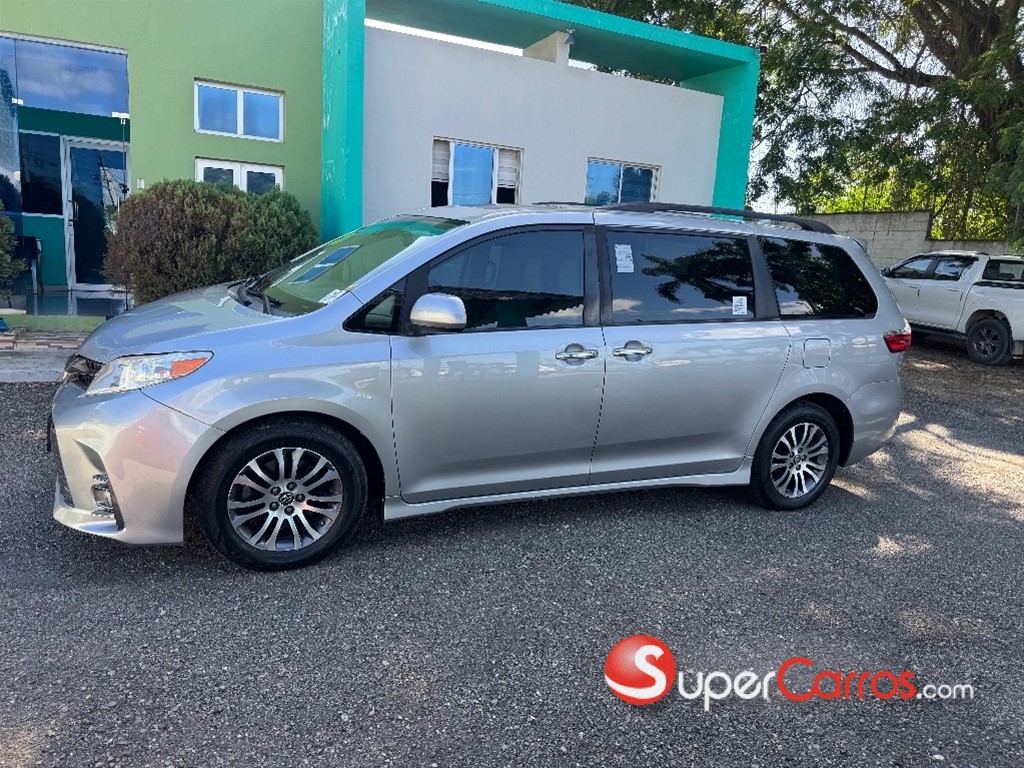 2020 Toyota Sienna XLE — foto 4 / 10