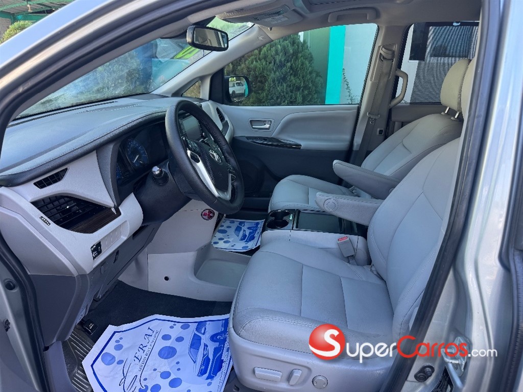 2020 Toyota Sienna XLE — foto 7 / 10