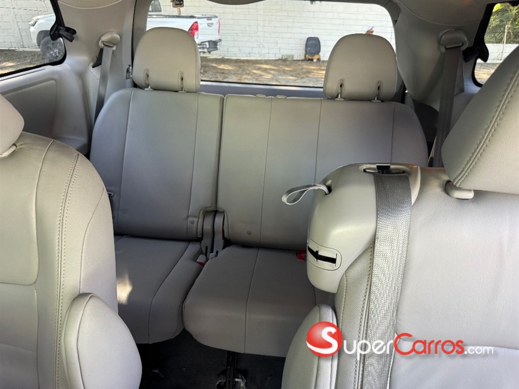 2020 Toyota Sienna XLE — foto 9 / 10