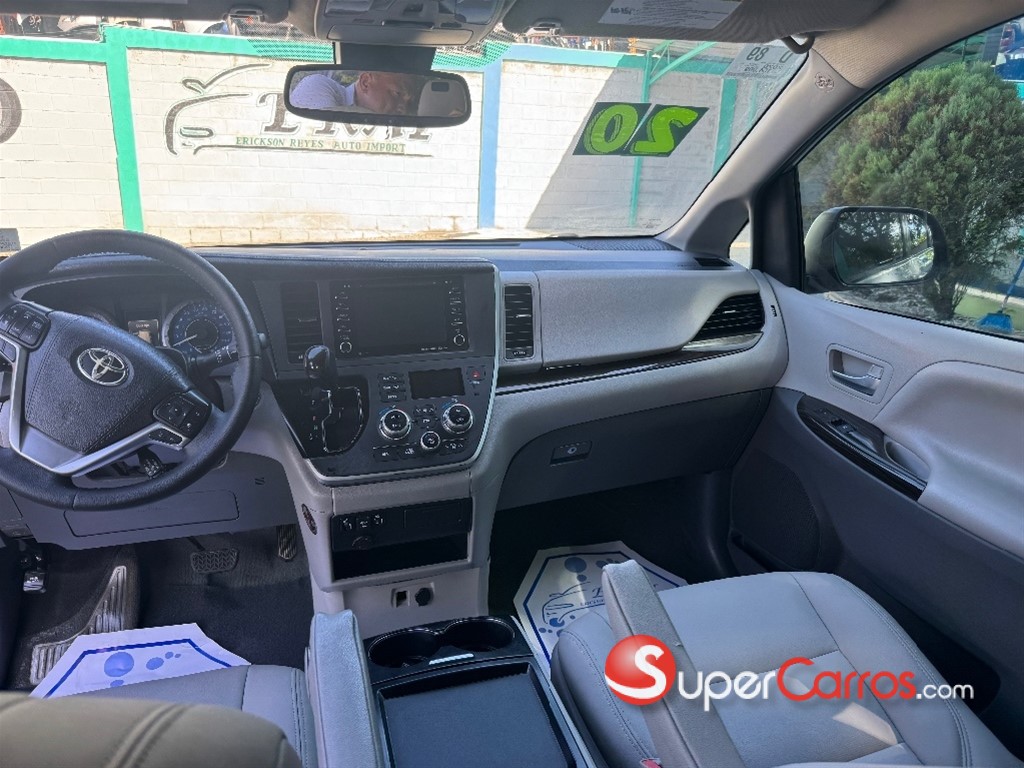 2020 Toyota Sienna XLE — foto 10 / 10