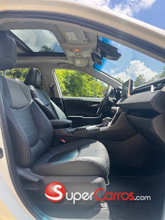 2021 Toyota RAV4 Limited Hybrid — foto 4 / 12