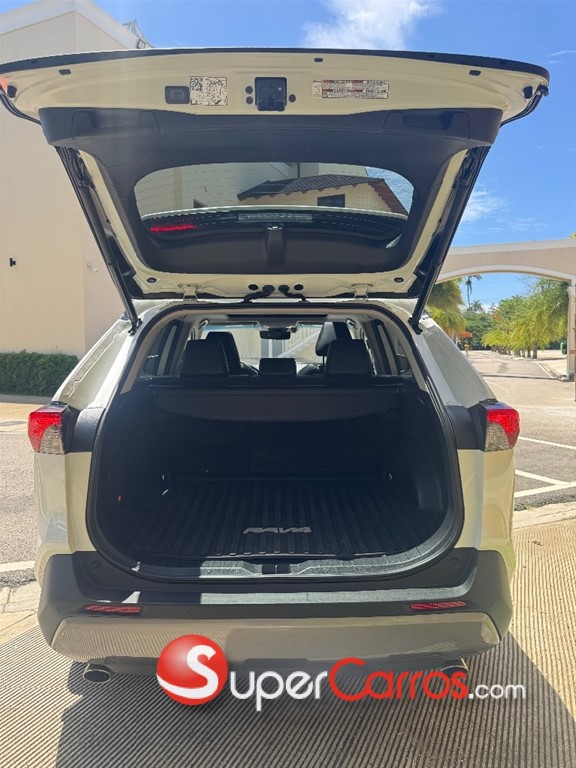 2021 Toyota RAV4 Limited Hybrid — foto 8 / 12