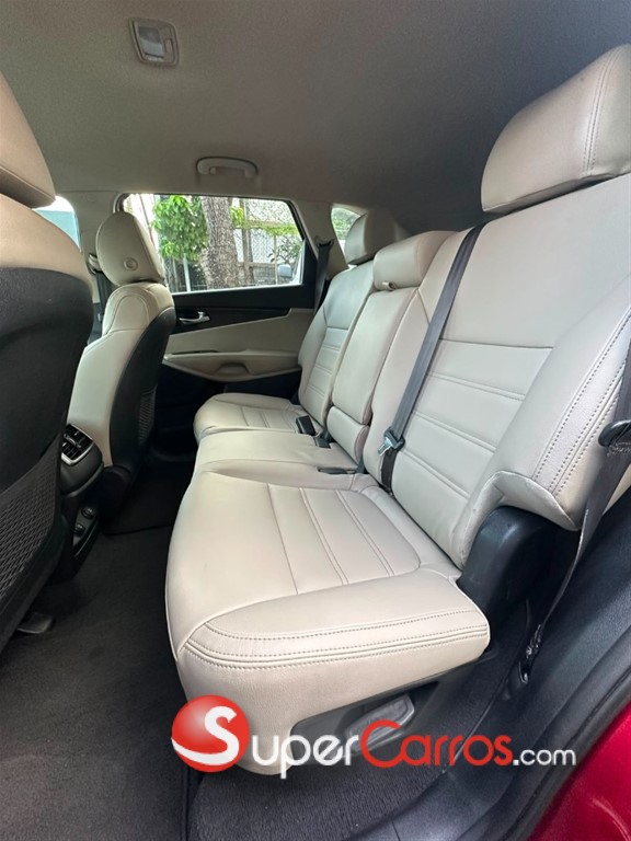 2020 Kia Sorento LX — foto 8 / 12