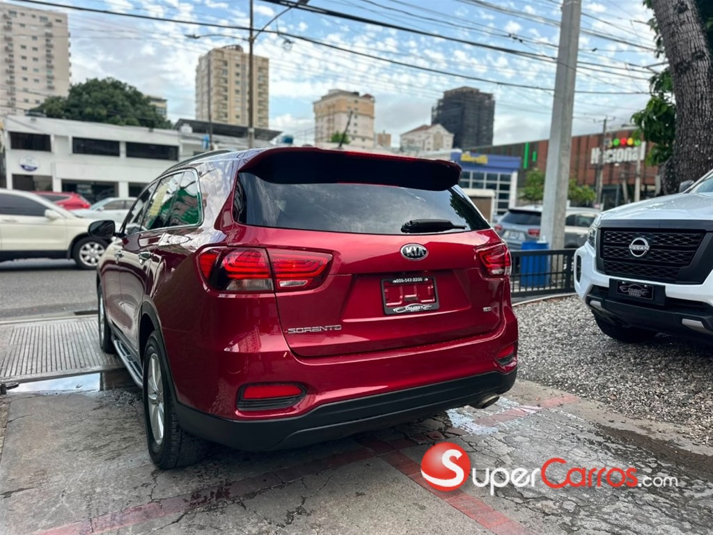 2020 Kia Sorento LX — foto 9 / 12