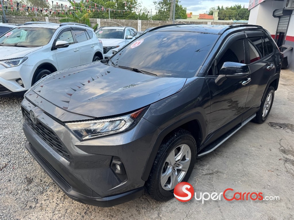 2021 Toyota RAV4 XLE — foto 2 / 12