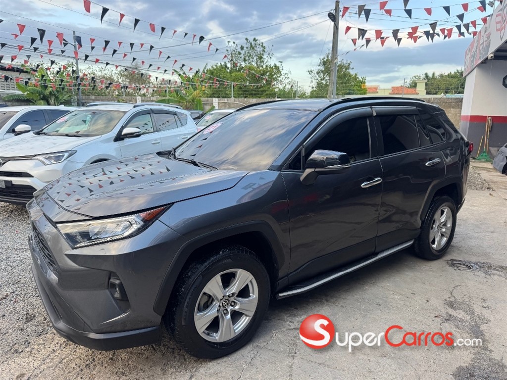 2021 Toyota RAV4 XLE — foto 4 / 12