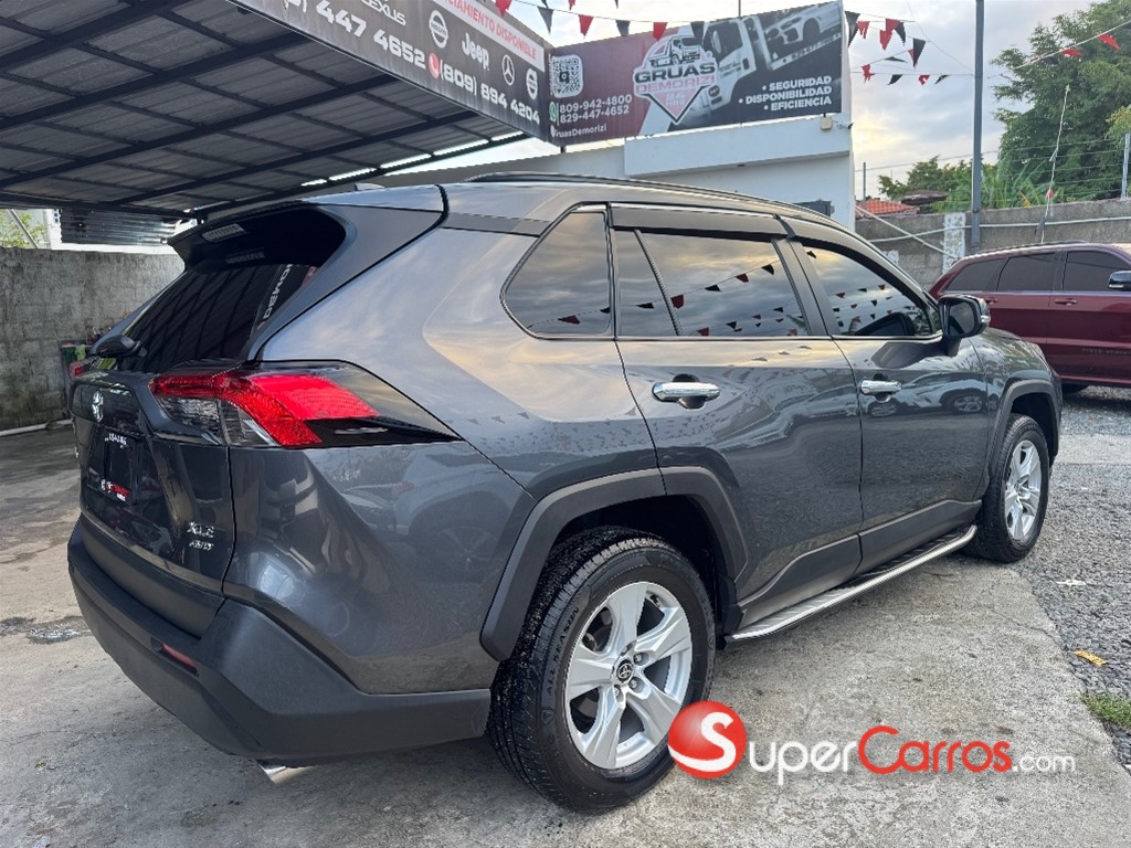 2021 Toyota RAV4 XLE — foto 6 / 12