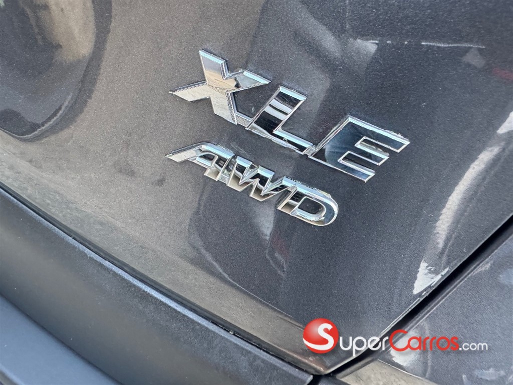 2021 Toyota RAV4 XLE — foto 7 / 12