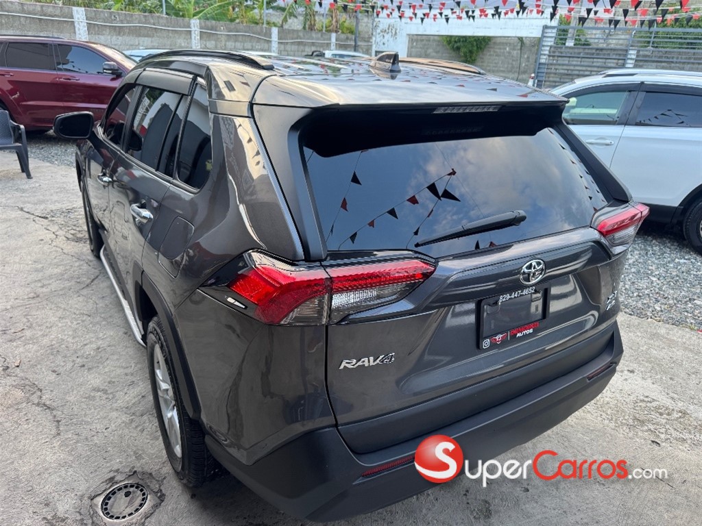 2021 Toyota RAV4 XLE — foto 9 / 12