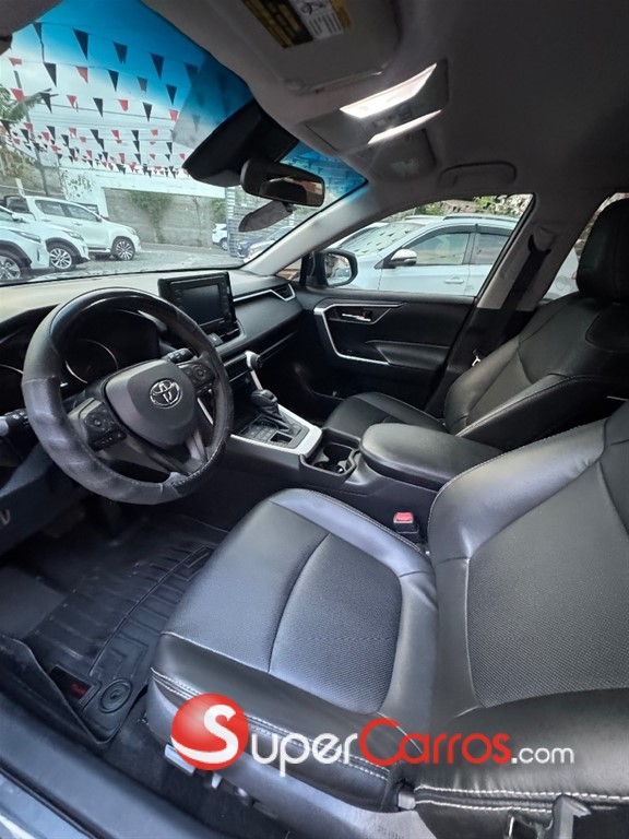2021 Toyota RAV4 XLE — foto 10 / 12