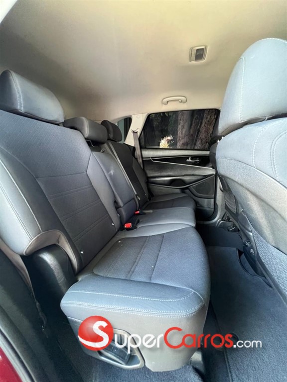2020 Kia Sorento LX — foto 9 / 11