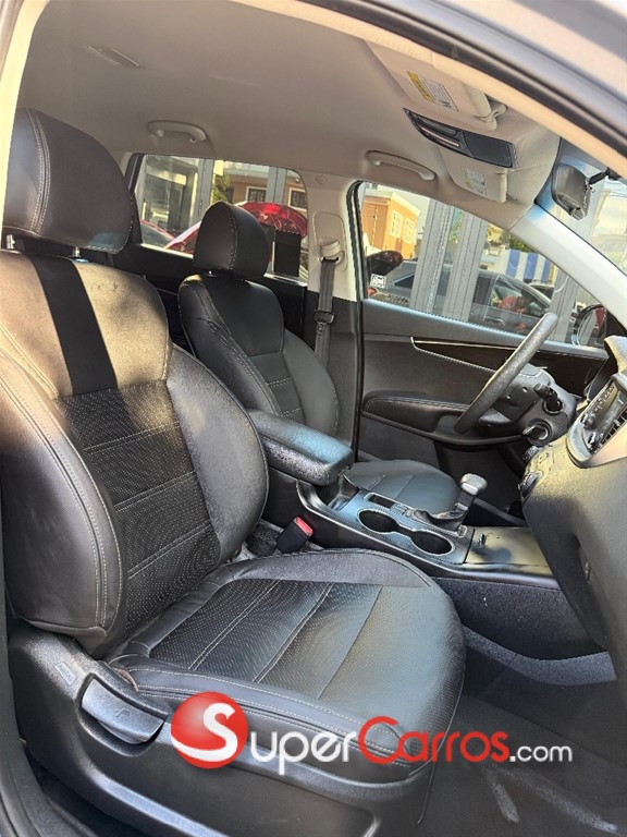 2020 Kia Sorento LX — foto 8 / 11