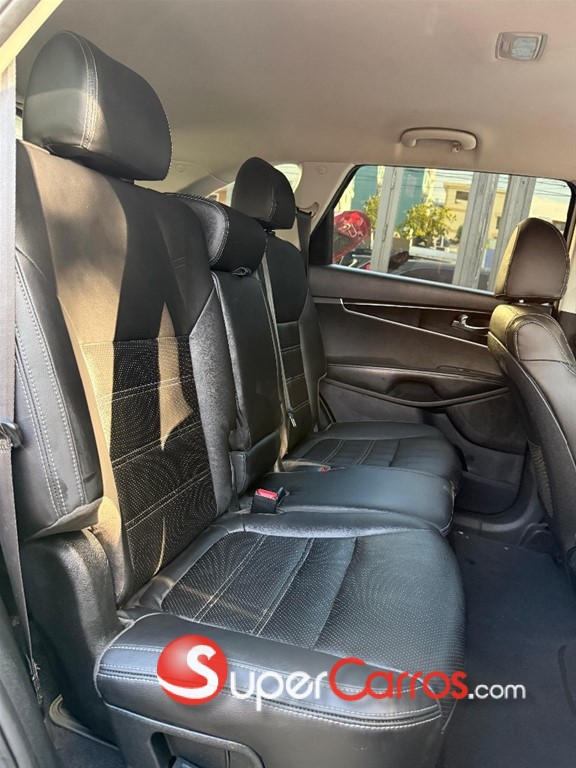 2020 Kia Sorento LX — foto 9 / 11