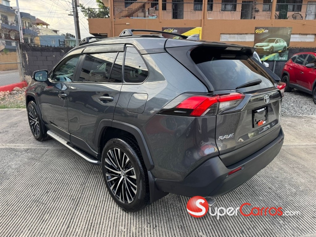 2022 Toyota RAV4 XLE — foto 4 / 10