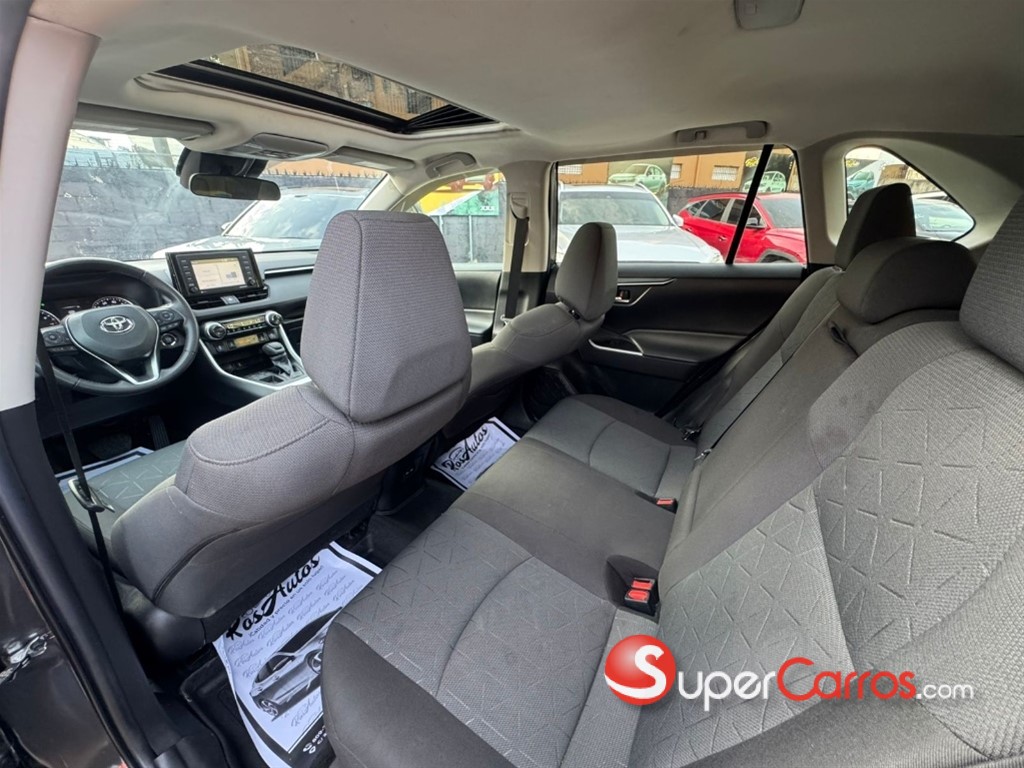 2022 Toyota RAV4 XLE — foto 8 / 10