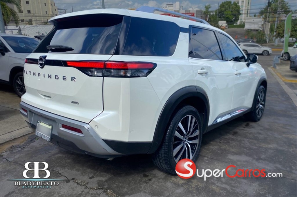 2023 Nissan Pathfinder Exclusive — foto 4 / 12