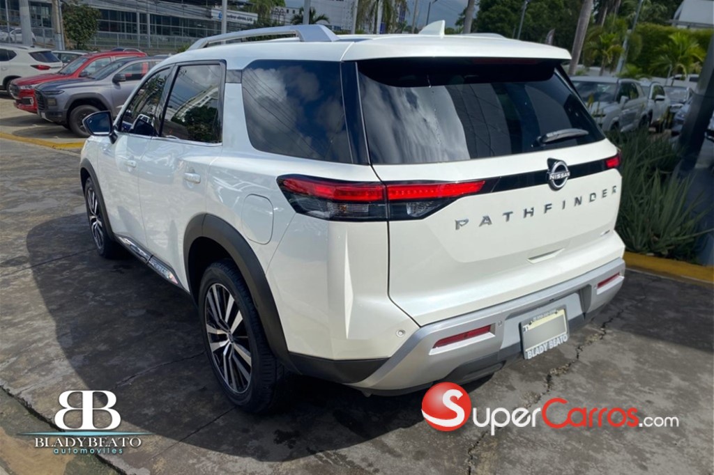 2023 Nissan Pathfinder Exclusive — foto 5 / 12