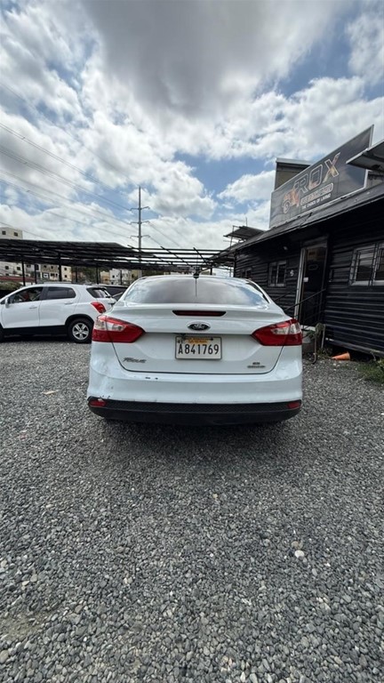 2013 Ford Focus SE — foto 3 / 8