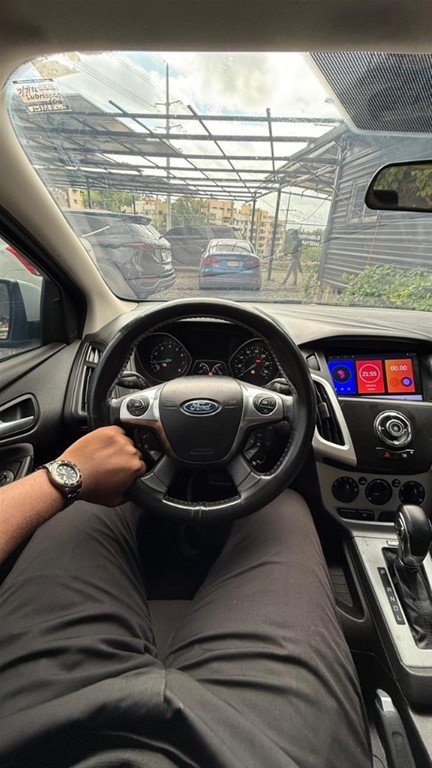 2013 Ford Focus SE — foto 6 / 8